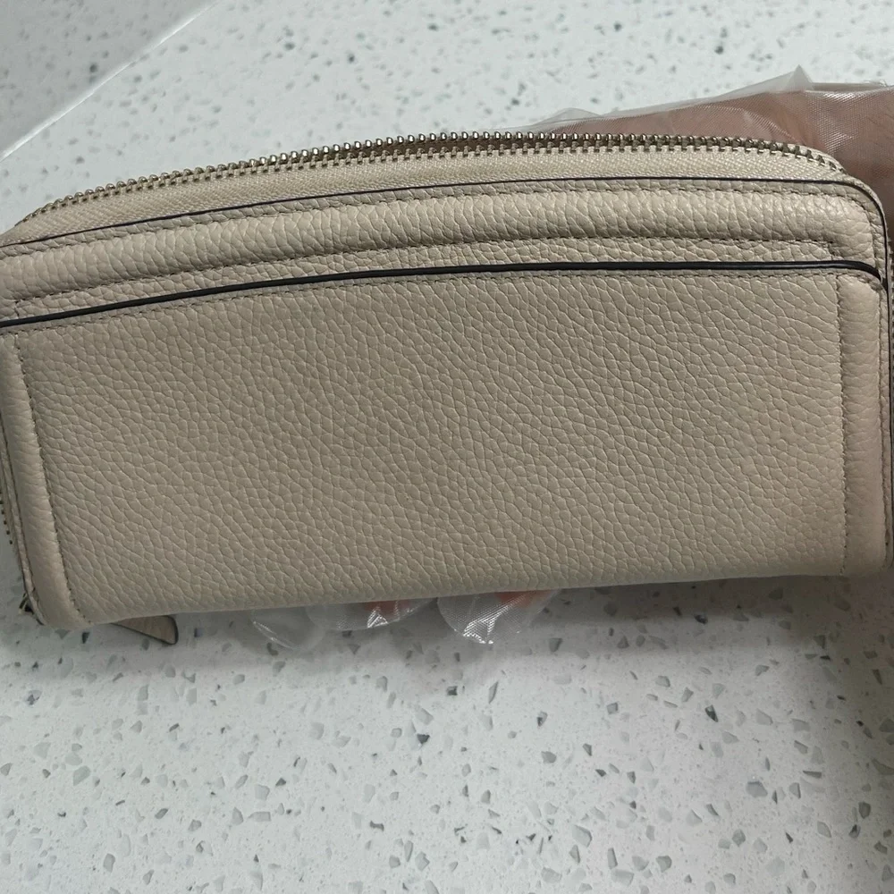 Kate Spade Hand Wallet - Picture 8 of 9